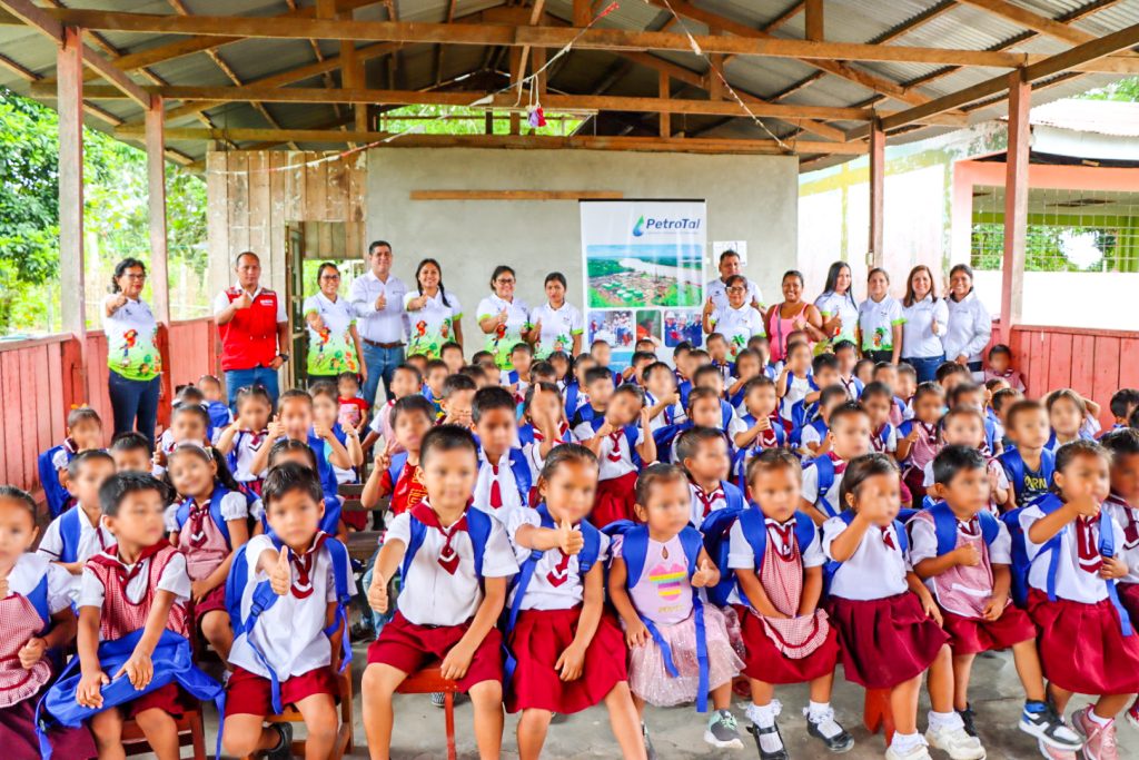 Más de 3000 estudiantes de Puinahua recibieron kits escolares de PetroTal