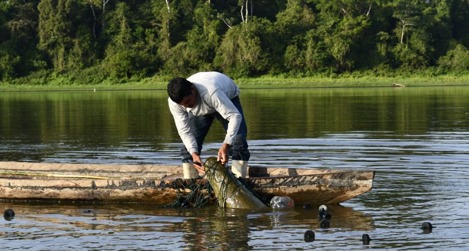 Realizan primer estudio científico sobre la pesca en el Canal del Puinahua